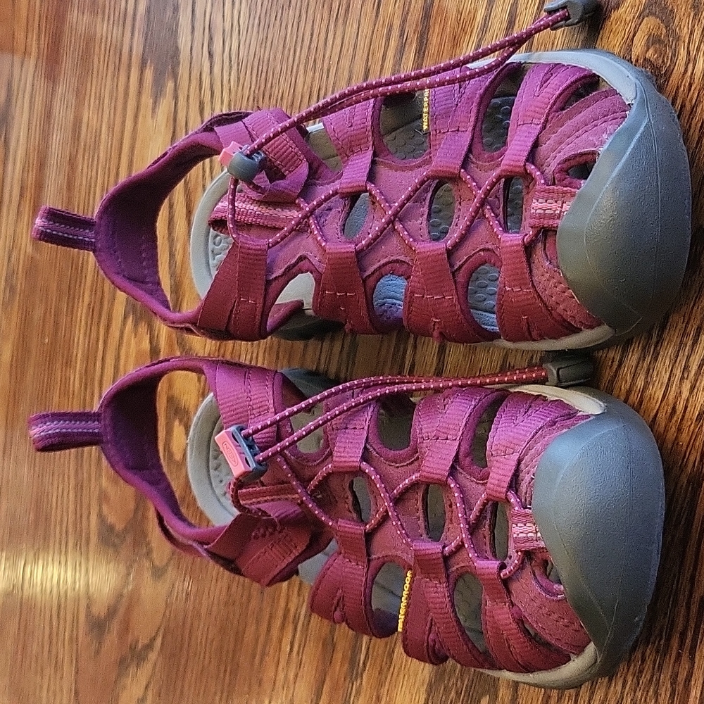 Keen Whisper Sandles